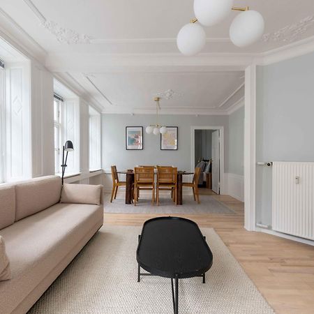 Spacious Tivoli Gardens Apartment W 3 Bedrooms Köpenhamn Exteriör bild