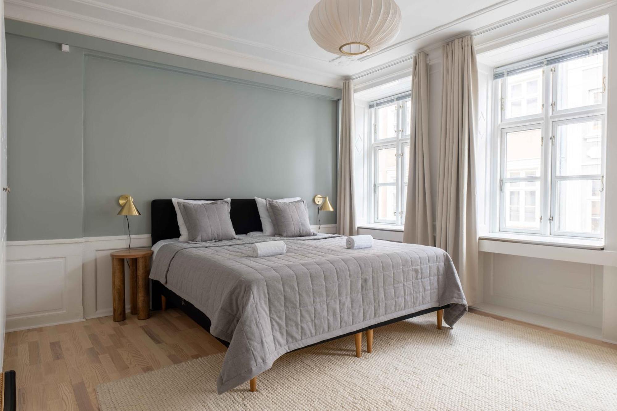 Spacious Tivoli Gardens Apartment W 3 Bedrooms Köpenhamn Exteriör bild