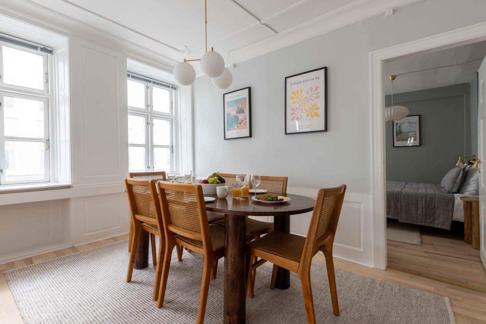 Spacious Tivoli Gardens Apartment W 3 Bedrooms Köpenhamn Exteriör bild