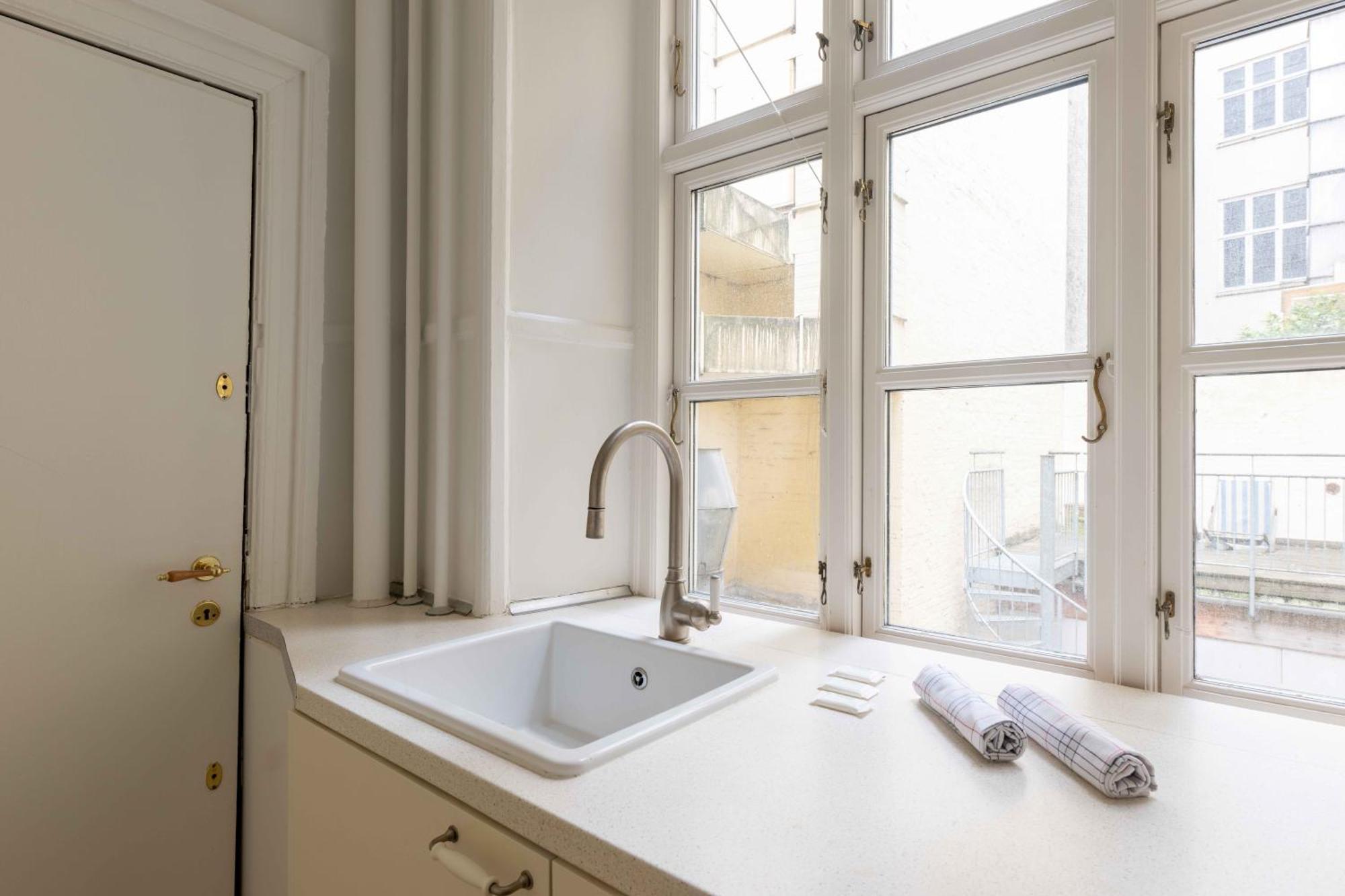 Spacious Tivoli Gardens Apartment W 3 Bedrooms Köpenhamn Exteriör bild