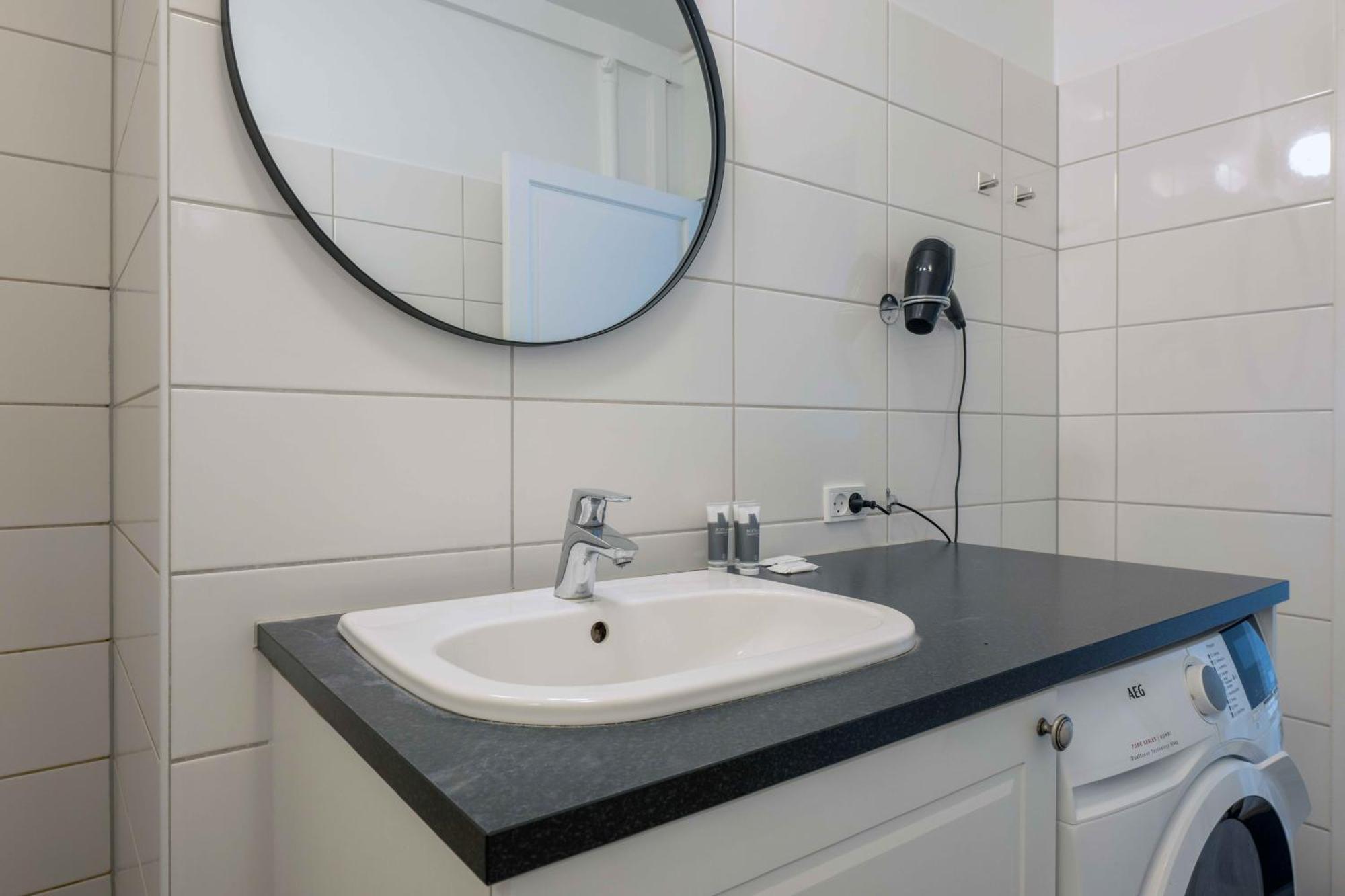 Spacious Tivoli Gardens Apartment W 3 Bedrooms Köpenhamn Exteriör bild